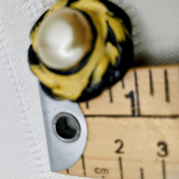 Antique flank buttons almost 1 inch, ceramic? Handpainted - Picture 6 of 6